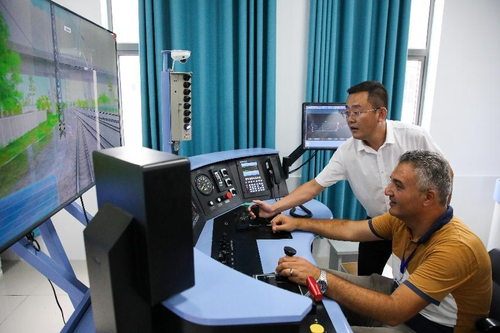参观体验电力机车模拟驾驶综合实训室